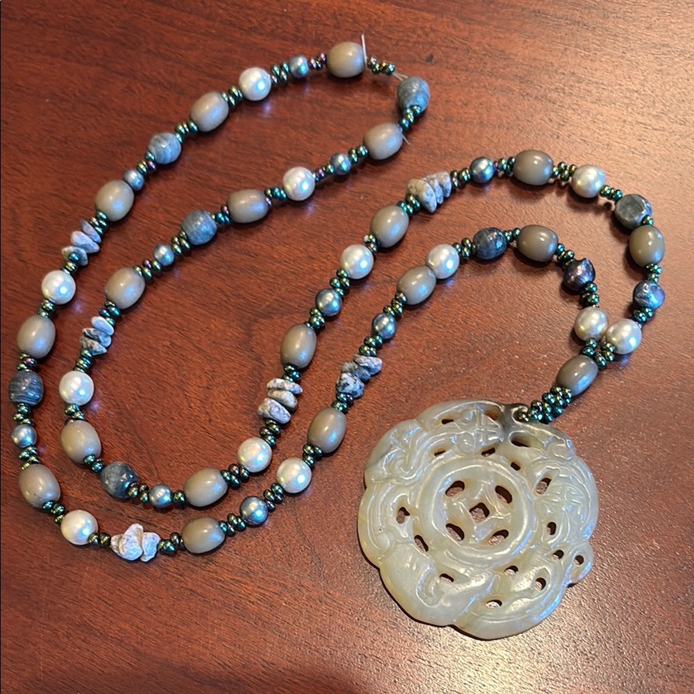 Elegant Jade and Pearl Necklace